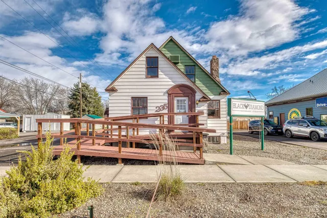 $350,000 | 235 West Idaho Avenue, Ontario, OR 97914