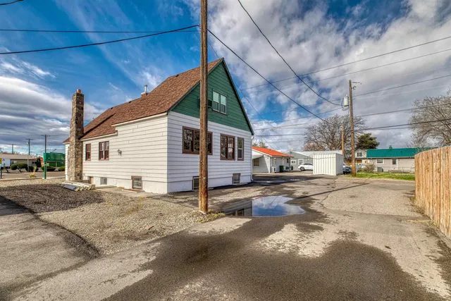 $350,000 | 235 West Idaho Avenue, Ontario, OR 97914