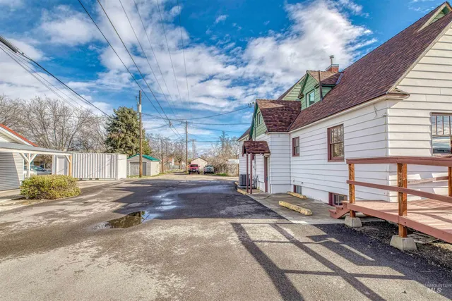 $350,000 | 235 West Idaho Avenue, Ontario, OR 97914