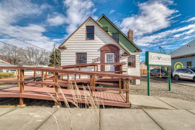 $350,000 | 235 West Idaho Avenue, Ontario, OR 97914