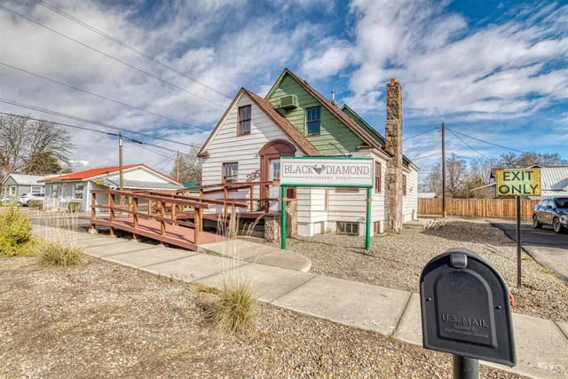 $350,000 | 235 West Idaho Avenue, Ontario, OR 97914