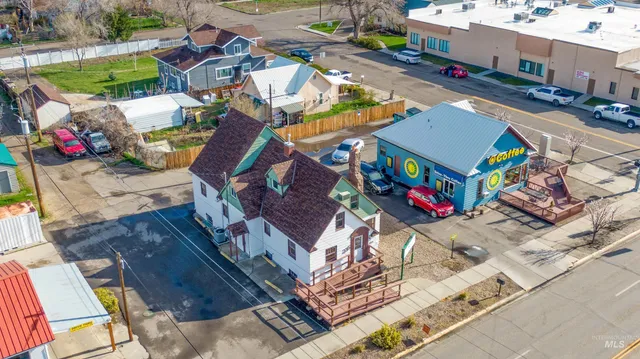 $350,000 | 235 West Idaho Avenue, Ontario, OR 97914