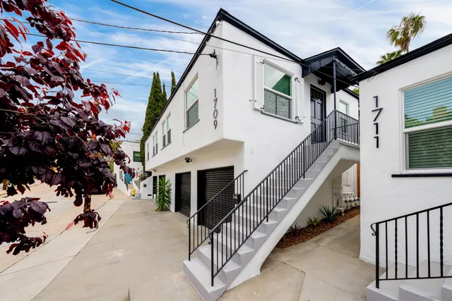 a view of entryway with a front door
