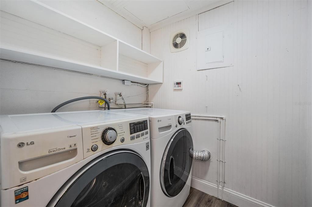 3216 West Fielder Street Tampa, FL 33611 - Photo 23 of 34 a utility room with dryer and washer