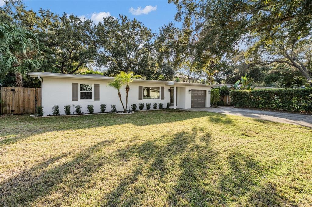 3216 West Fielder Street Tampa, FL 33611 - Photo 33 of 34 a view of a house with swimming pool