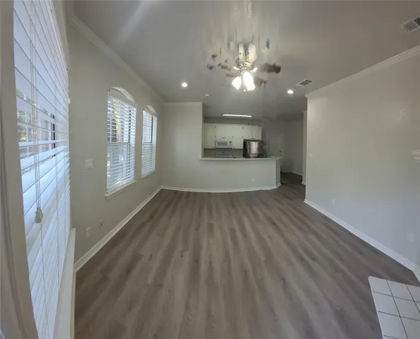 $1,425 | 1501 Cedar Elm Drive, Unit 105, Euless, TX 76039