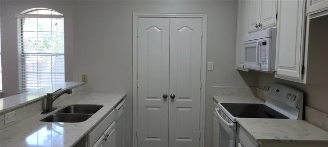 $1,425 | 1501 Cedar Elm Drive, Unit 105, Euless, TX 76039