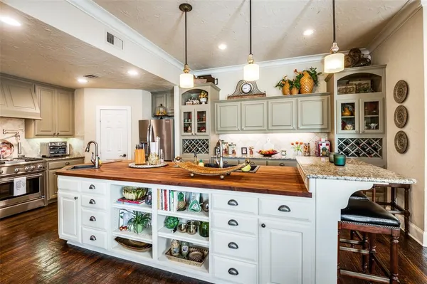 $649,000 | 2590 King Arthur Boulevard, Lewisville, TX 75056