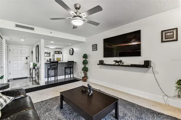 $209,500 | 36750 US Highway 19 North, Unit 17106, Palm Harbor, FL 34683