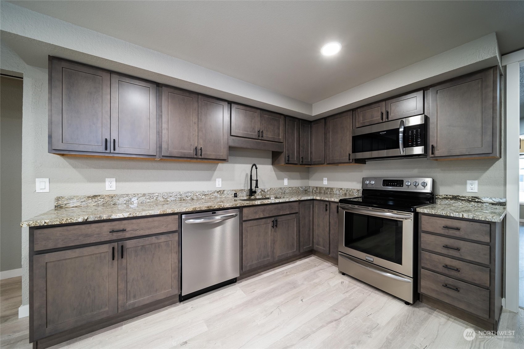 535 Morton Street Sumas, WA 98295 - Photo 7 of 40 Gallery Image 7