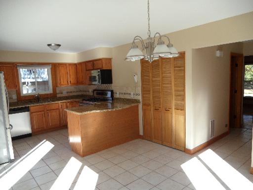 724 Cimarron Drive Carol Stream, IL 60188 - Photo 6 of 16