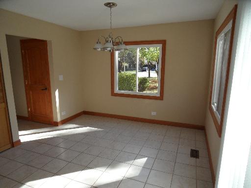 724 Cimarron Drive Carol Stream, IL 60188 - Photo 7 of 16