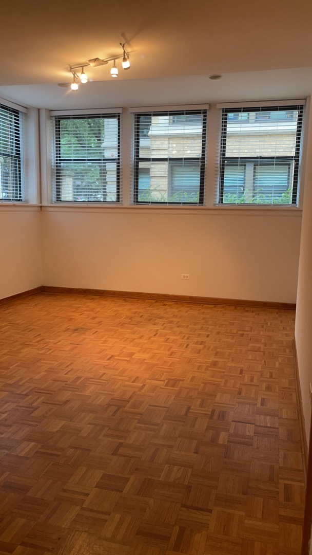 4058 North Sheridan Road, Unit BE Chicago, IL 60613 - Photo 5 of 19 Gallery Image 5