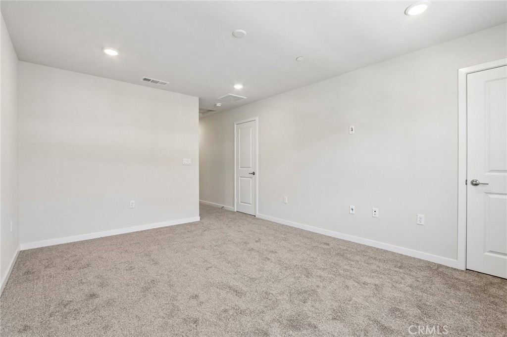 9536 Hannah Way Riverside, CA 92503 - Photo 9 of 32