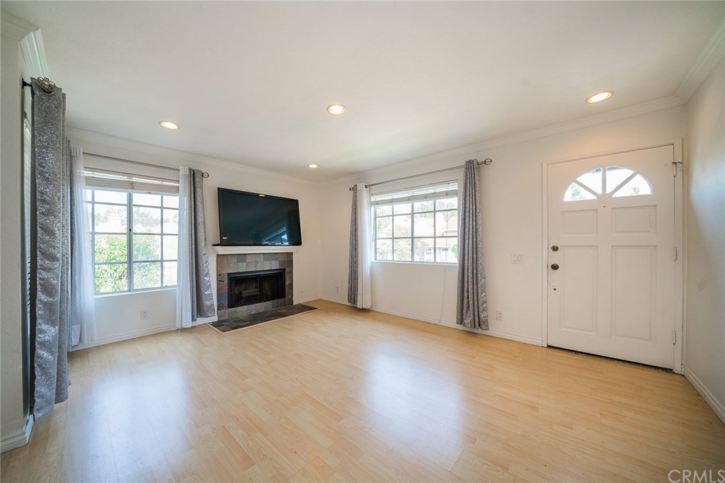 141 Oxford, Unit 47 Irvine, CA 92612 - Photo 3 of 25