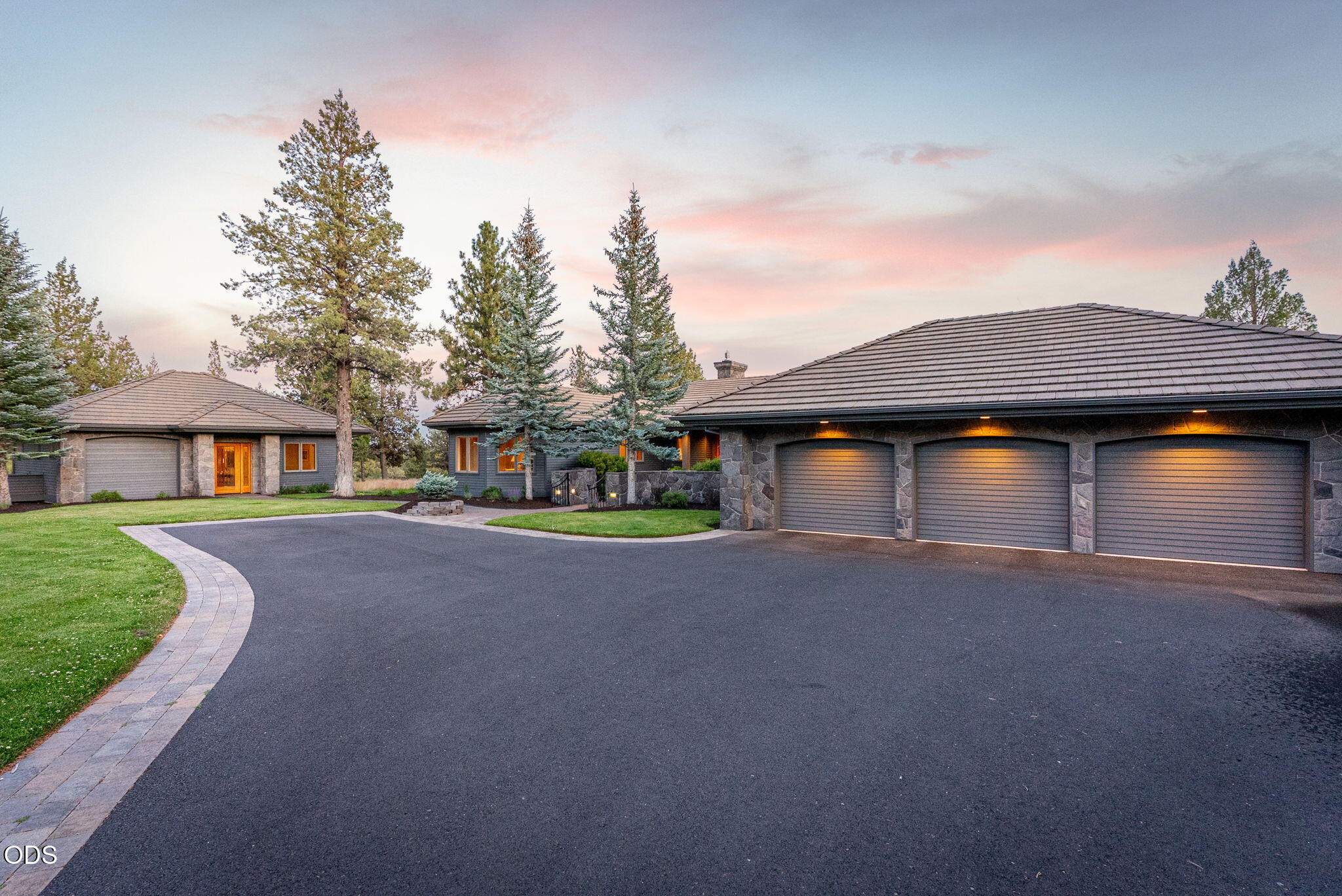 16150 Fox Ridge Circle Sisters, OR 97759 - Photo 2 of 51