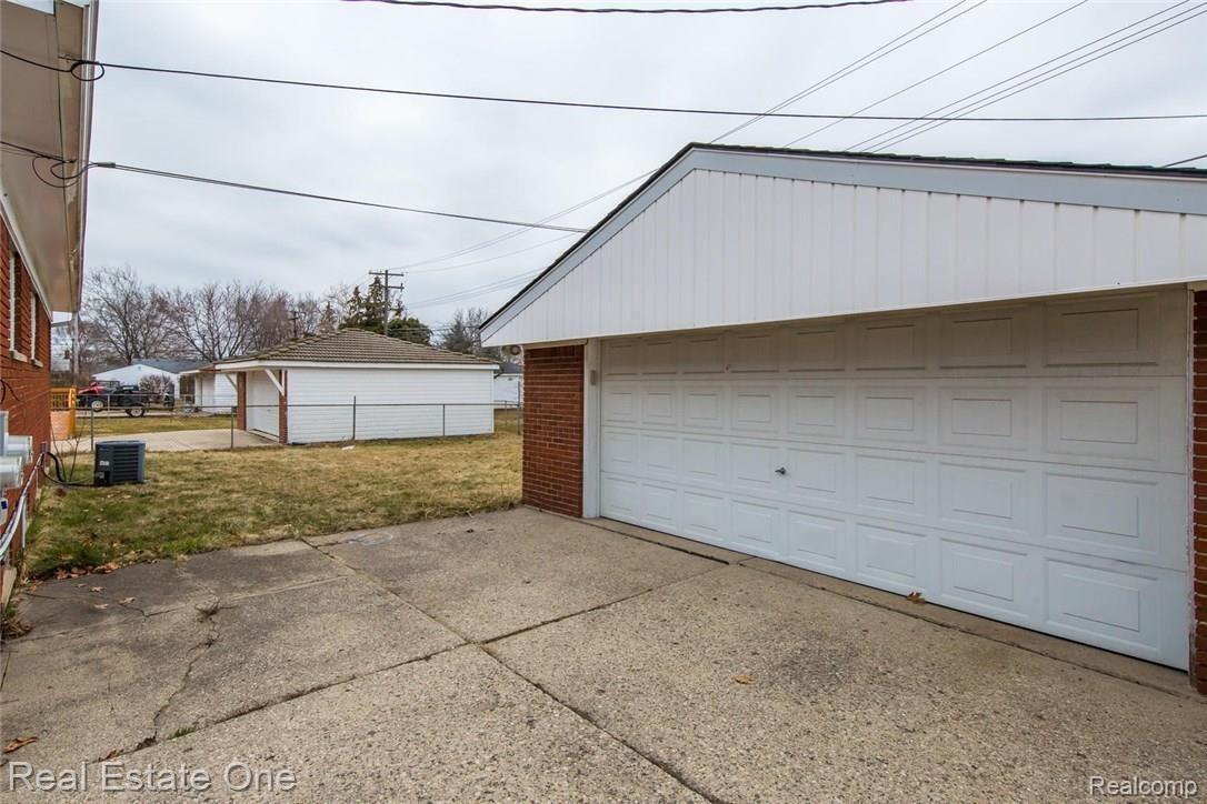 14089 Inkster Road Livonia, MI 48154 - Photo 24 of 29 14089 Inkster 24.jpg