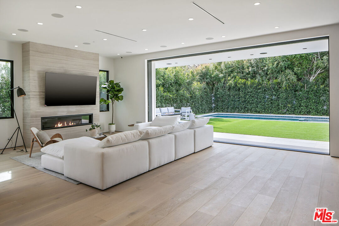 211 Veteran Avenue Los Angeles, CA 90024 - Photo 18 of 51 a living room with furniture and a flat screen tv