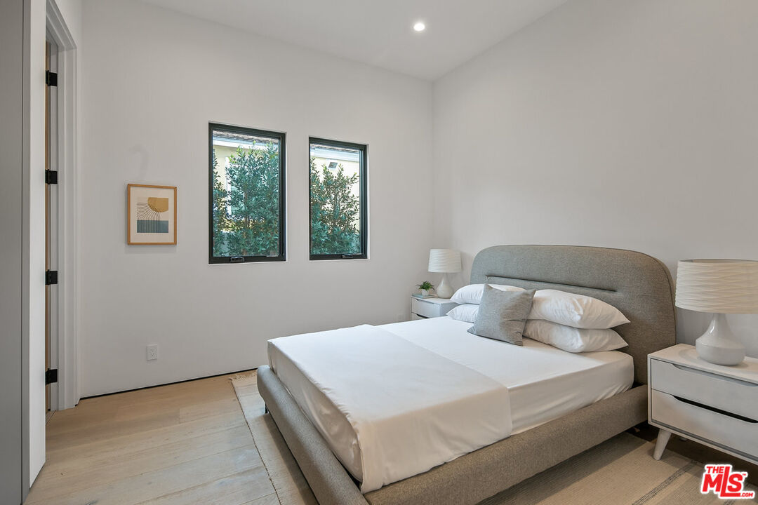 211 Veteran Avenue Los Angeles, CA 90024 - Photo 39 of 51 a bedroom with a bed and a window