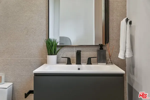 $46,000 | 211 Veteran Avenue, Los Angeles, CA 90024