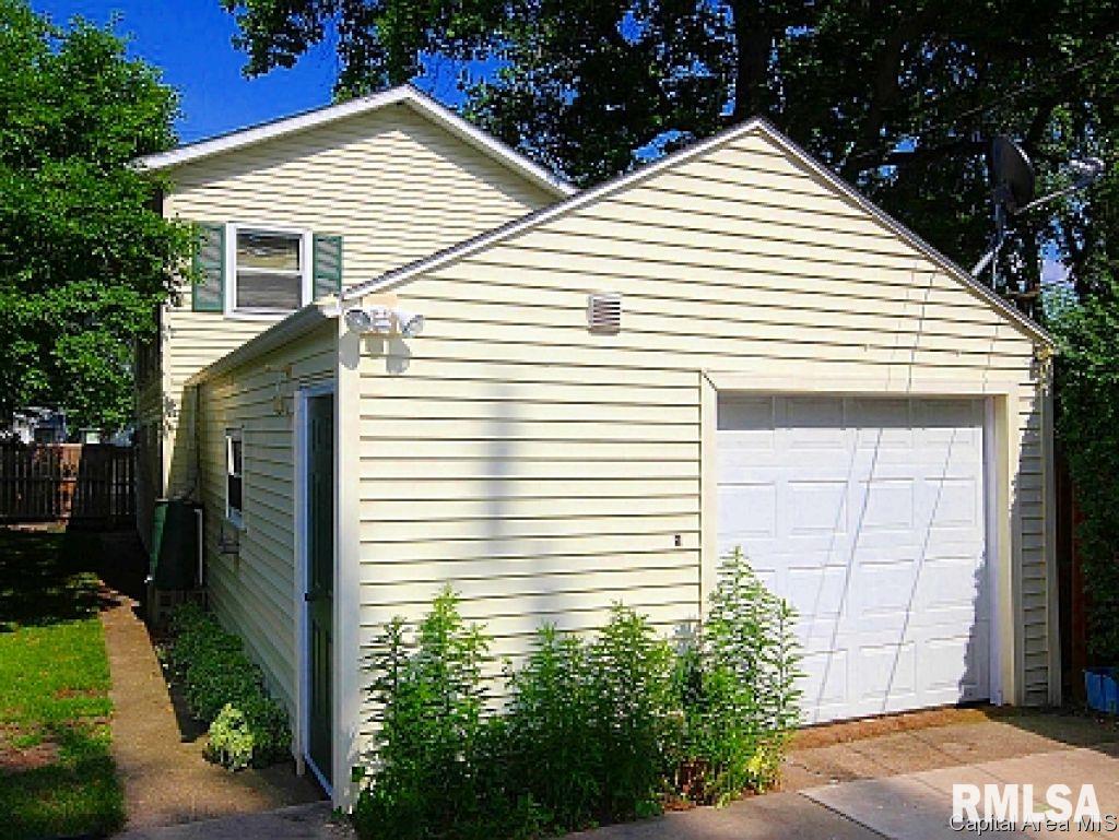 2016 North 20th Street Springfield, IL 62702 - Photo 3 of 15