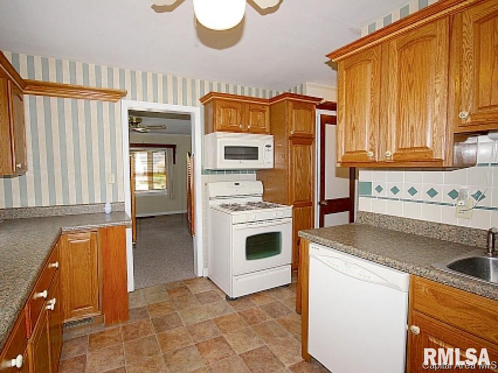 2016 North 20th Street Springfield, IL 62702 - Photo 7 of 15