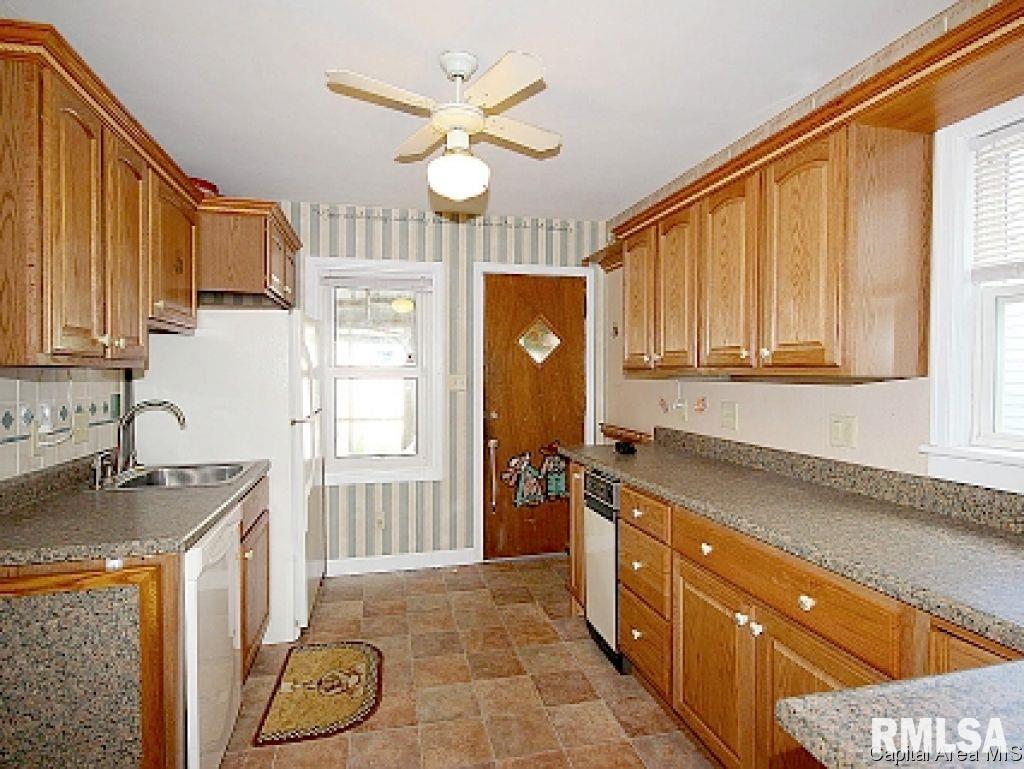 2016 North 20th Street Springfield, IL 62702 - Photo 8 of 15