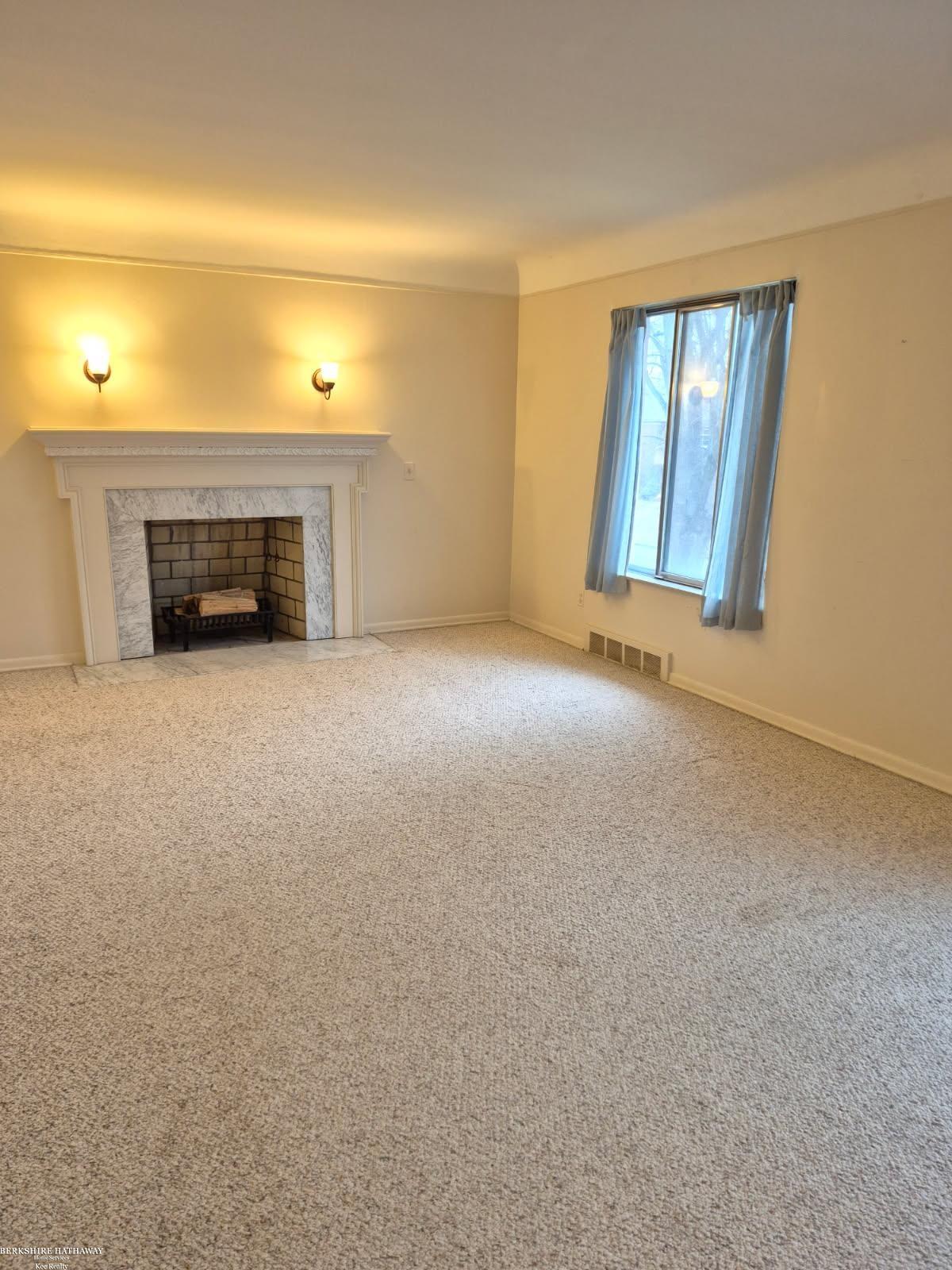 832 Harcourt Road Grosse Pointe Park, MI 48230 - Photo 2 of 16
