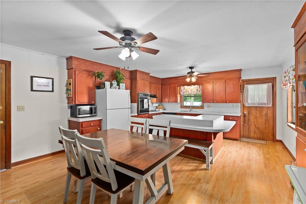 304 Armstrong Road Pilot Mountain, NC 27041 - Photo 7 of 42