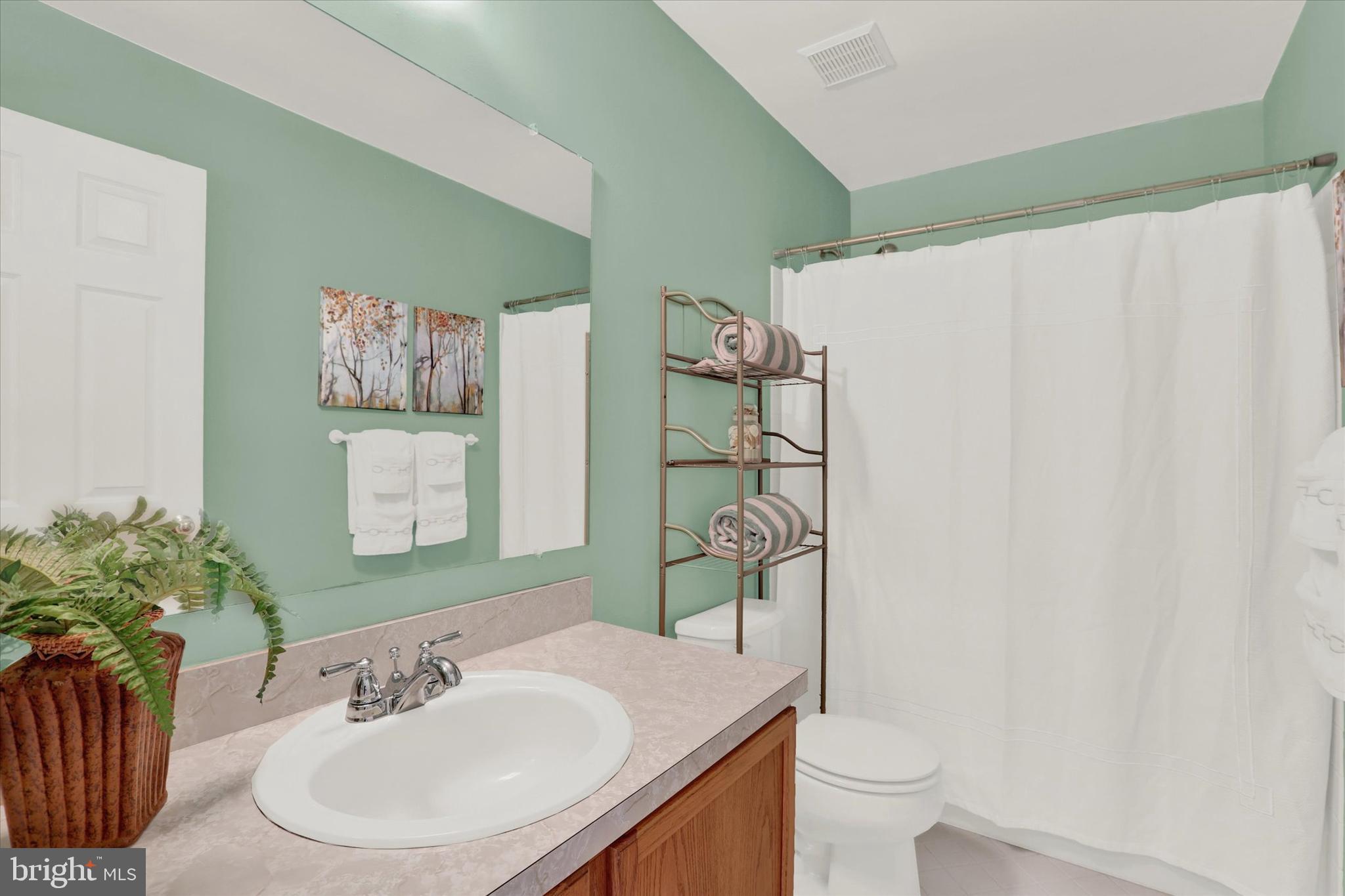 4901 Crosspoint Drive Doylestown, PA 18902 - Photo 43 of 73 Hall Bath With Tub/Shower