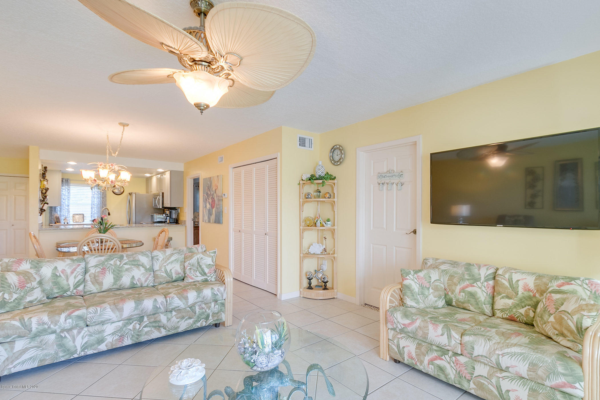 2727 North Wickham Road, Unit 1069 Melbourne, FL 32935 - Photo 10 of 30 Living!