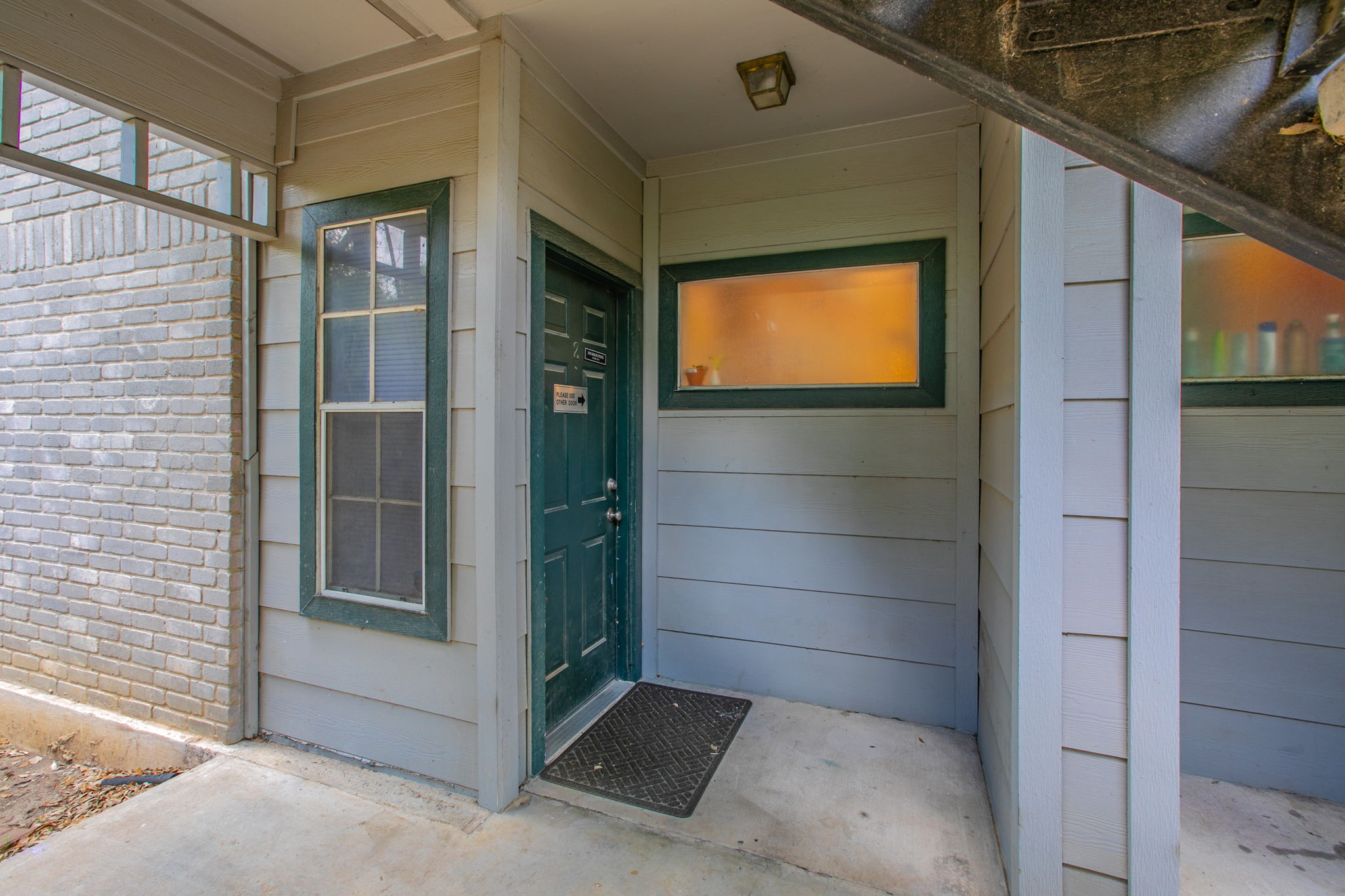 1005 North LBJ Drive, Unit B2 San Marcos, TX 78666 - Photo 17 of 19 a view of door