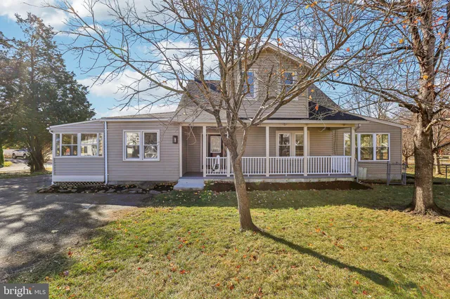 a view of a yard in front of a house