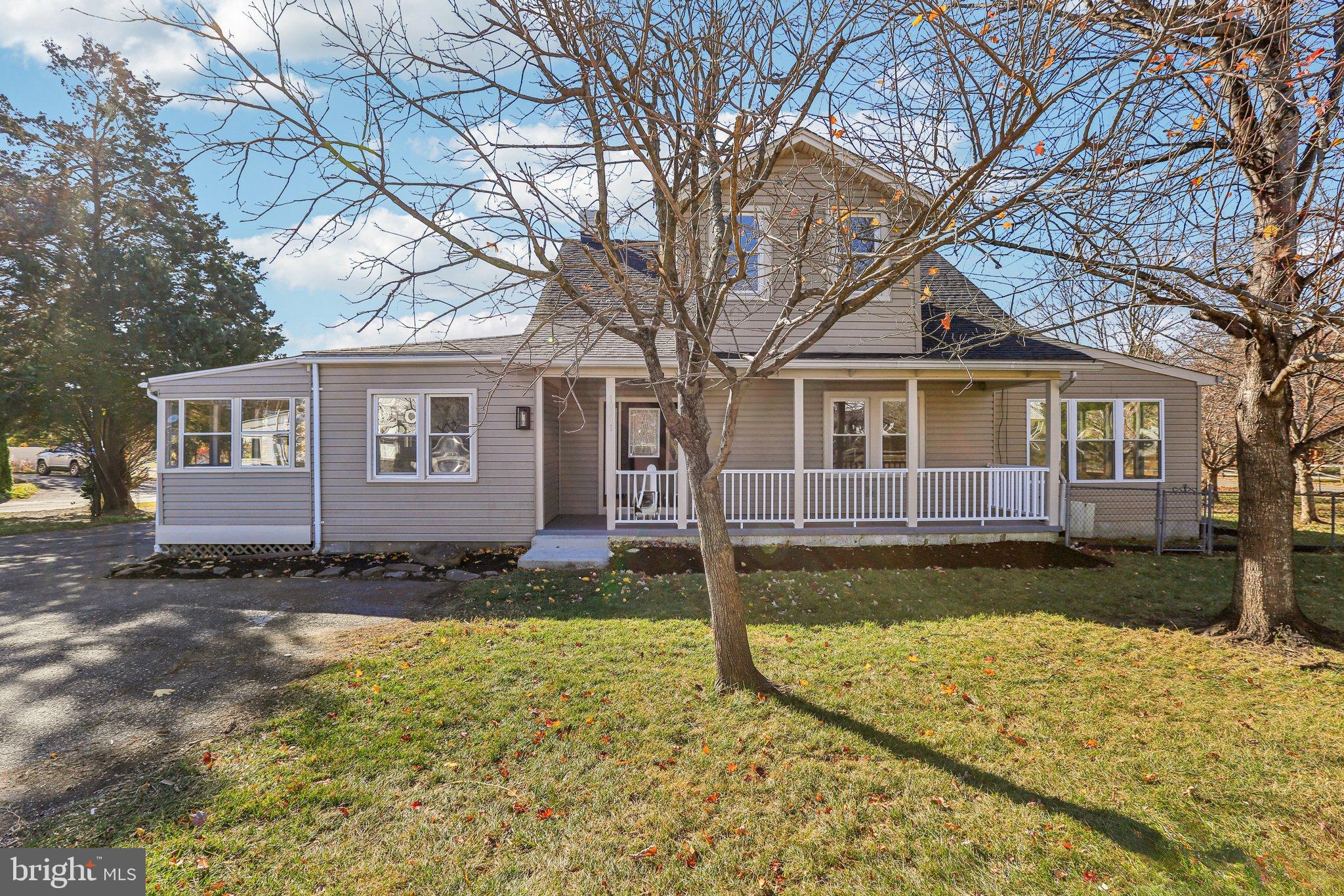 a view of a yard in front of a house