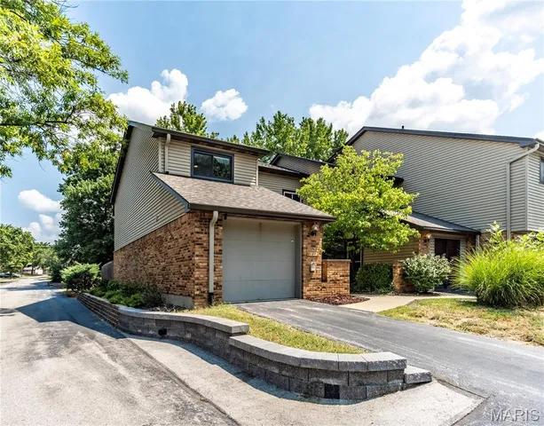 $220,000 | 1722 Robin Knl Court, St. Louis, MO 63146