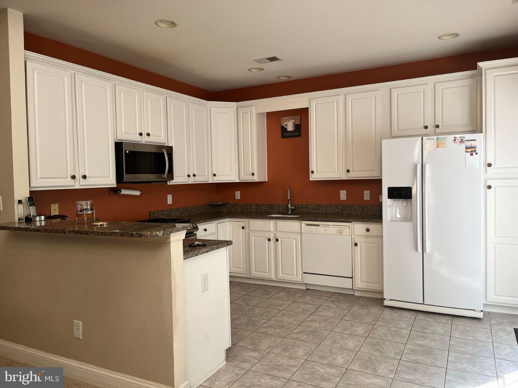 39 Normandy Drive Princeton Junction, NJ 08550 - Photo 7 of 20 Eati in Kitchen