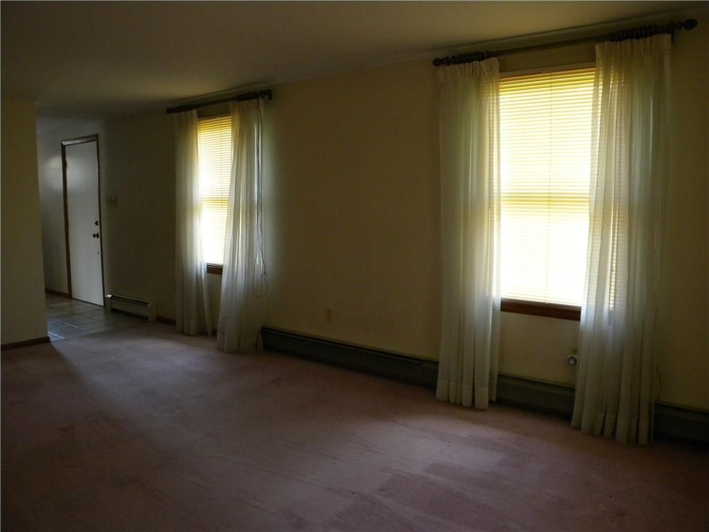 208 Springdale Road Venetia, PA 15367 - Photo 11 of 25 Big living room.