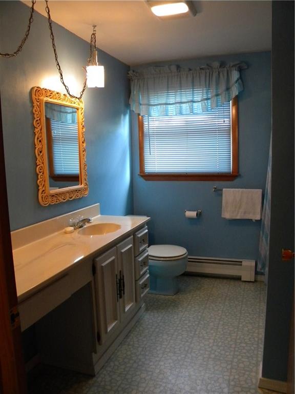 208 Springdale Road Venetia, PA 15367 - Photo 16 of 25 Family full bath, upstairs.