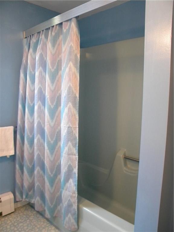 208 Springdale Road Venetia, PA 15367 - Photo 17 of 25 Family full bath, upstairs.