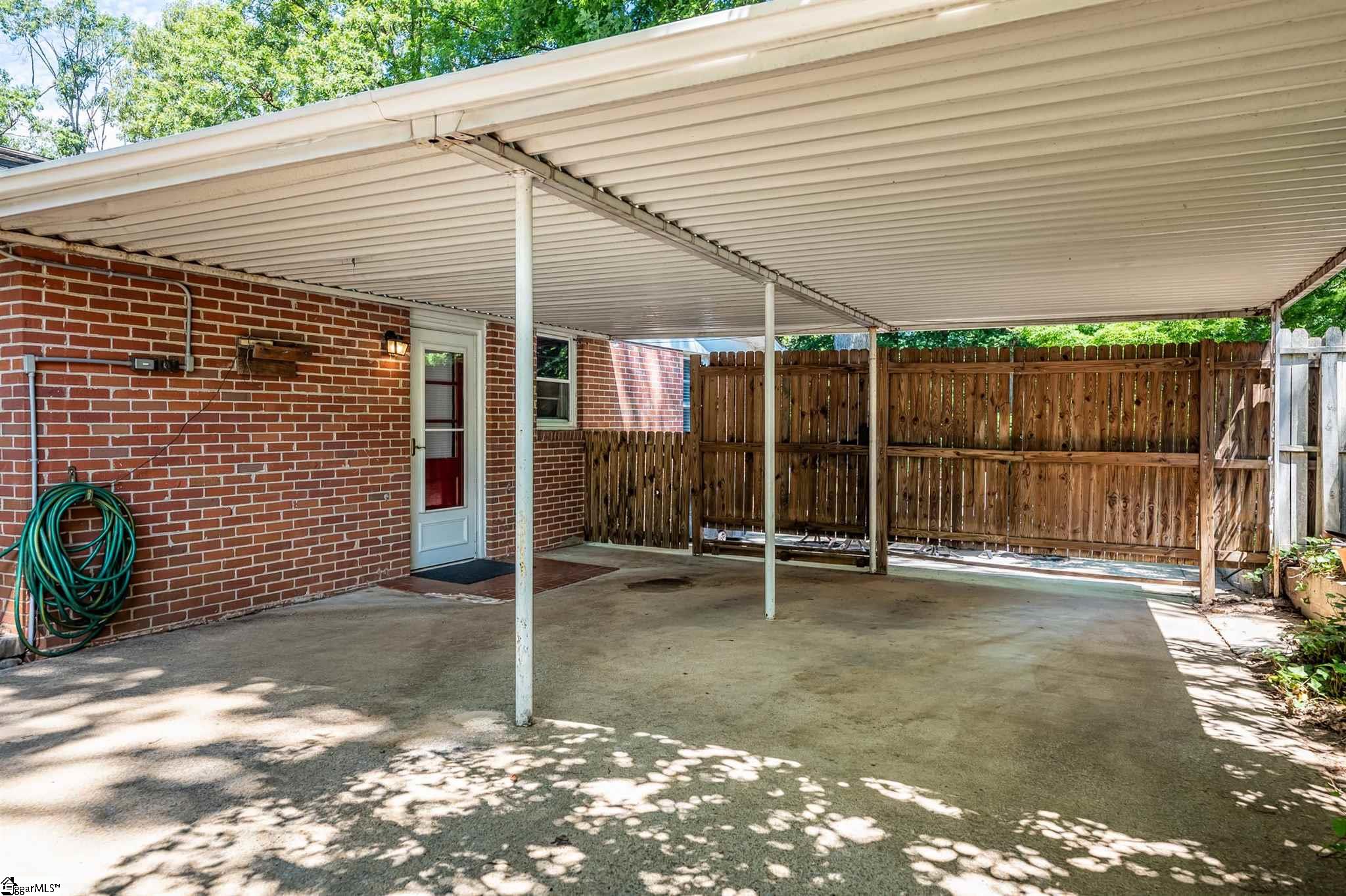 52 Nottingham Road Greenville, SC 29607 - Photo 3 of 26