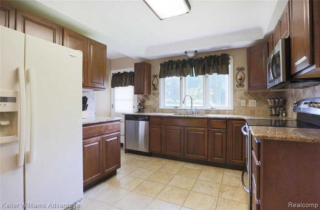 23128 Power Road Farmington, MI 48336 - Photo 18 of 27