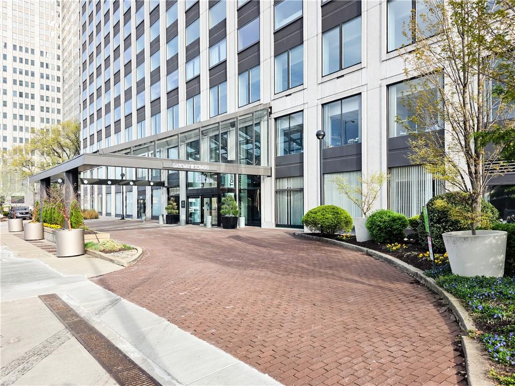 320 Fort Duquesne Boulevard, Unit 24M Pittsburgh, PA 15222 - Photo 23 of 40 front view of a building