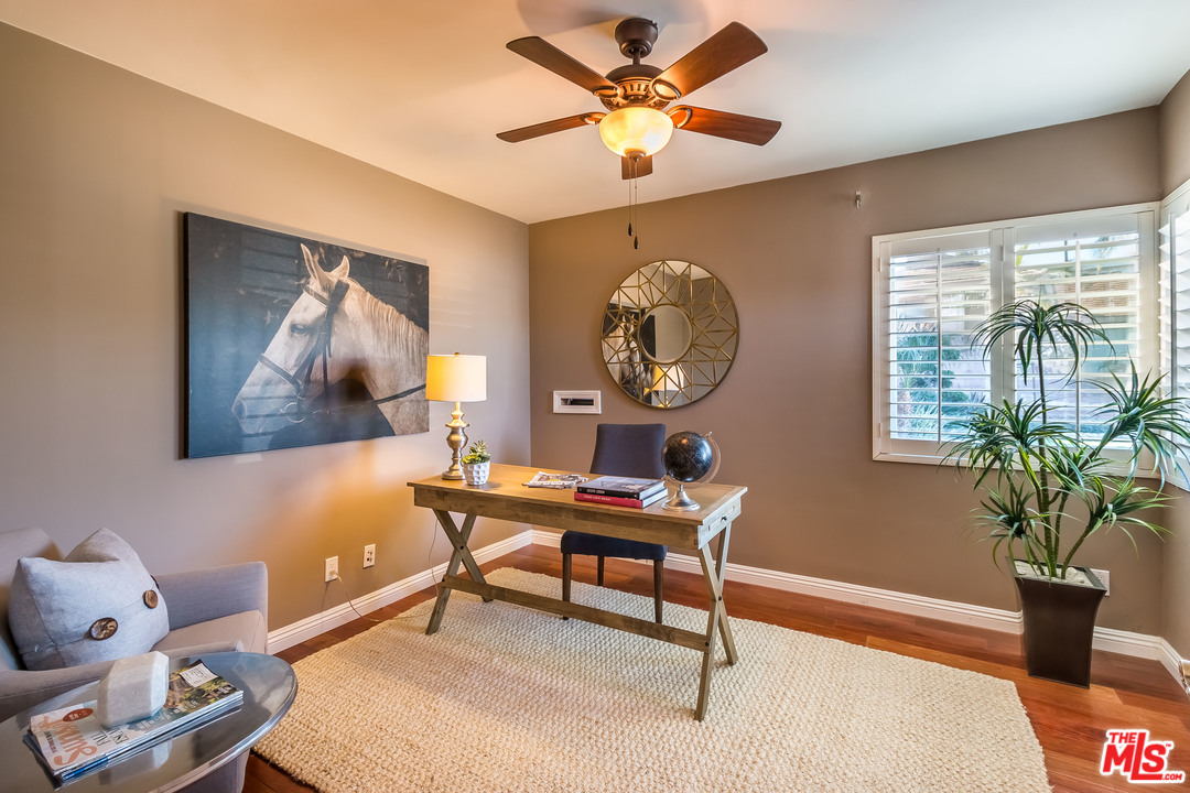 4304 Olympiad Drive View Park, CA 90043 - Photo 25 of 44 a workspace with furniture and a potted plant