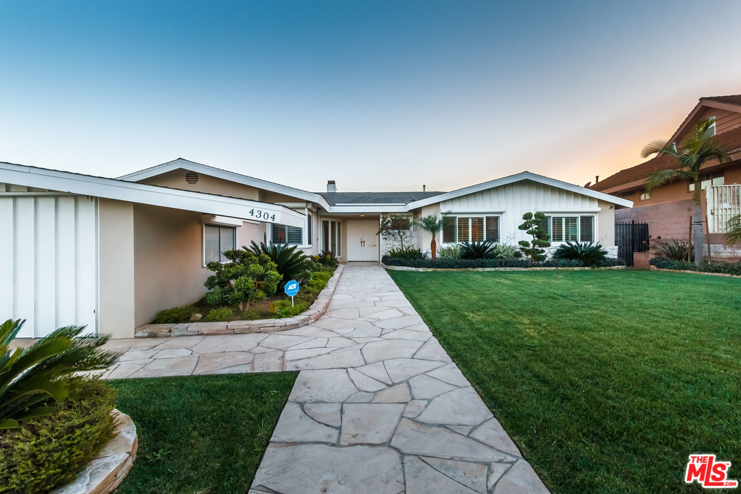 4304 Olympiad Drive View Park, CA 90043 - Photo 37 of 44 a view of house with garden