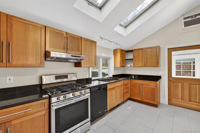 $695,000 | 125 Mountain Rest Road, New Paltz, NY 12561