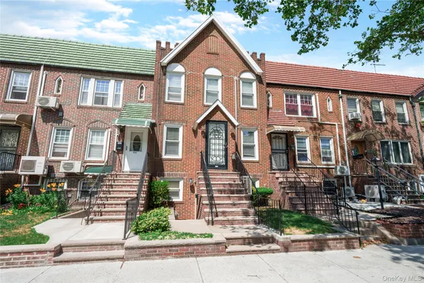 $999,000 | 1934 East 29th Street, Unit HSE | Madison