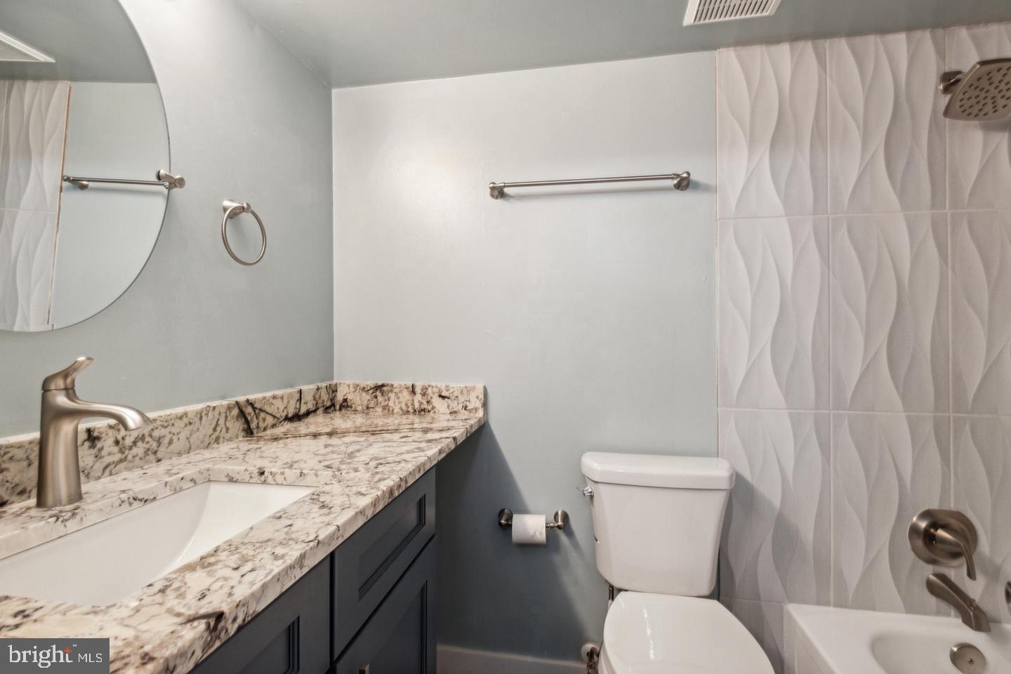 5667 Harpers Farm Road, Unit E Columbia, MD 21044 - Photo 17 of 37 Primary Bathroom