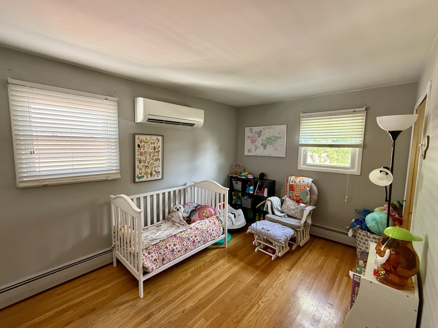 5653 Dover Road Oak Forest, IL 60452 - Photo 14 of 17 a living room with furniture and a window