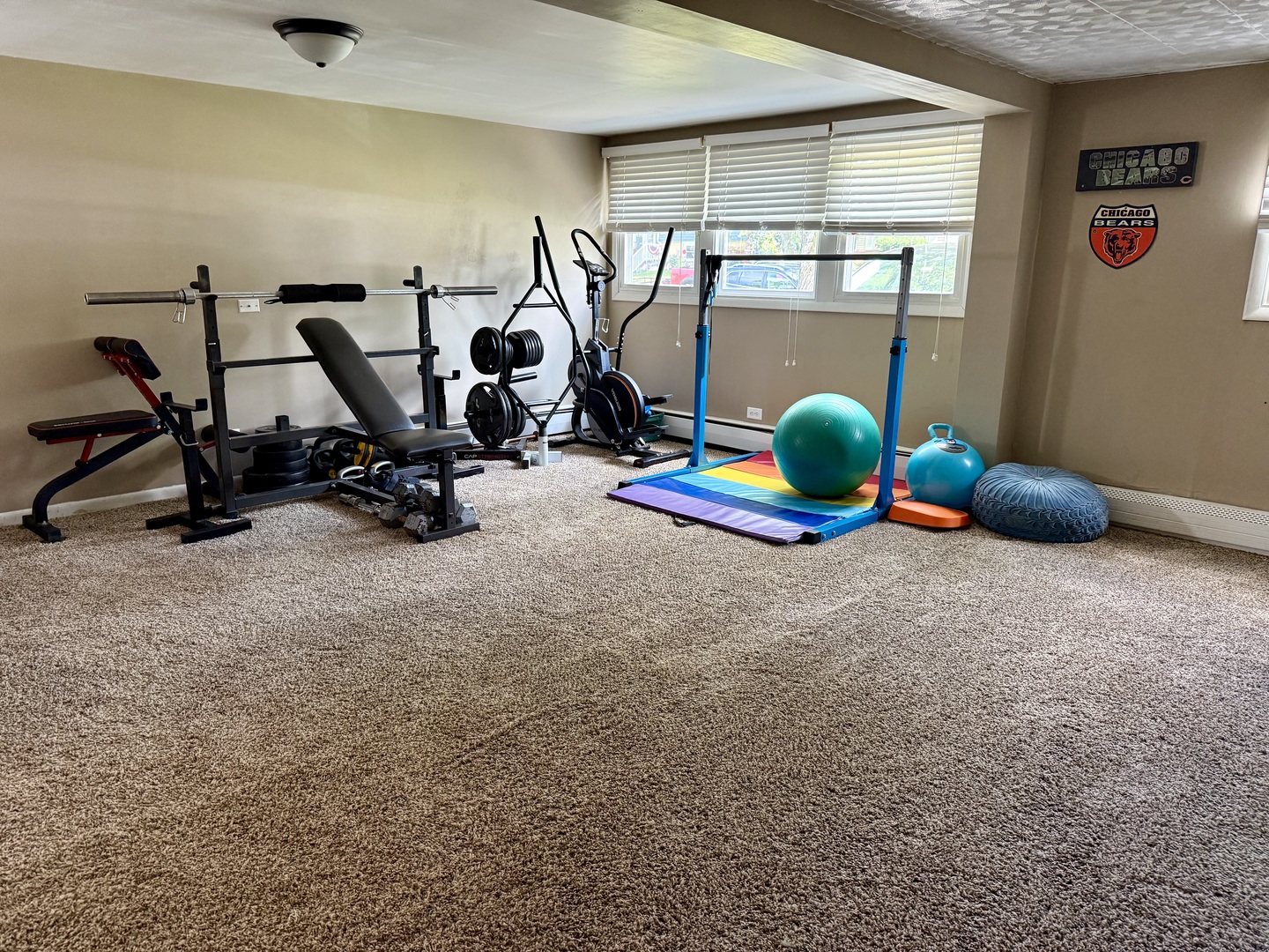 5653 Dover Road Oak Forest, IL 60452 - Photo 9 of 17 a view of a room with gym equipment