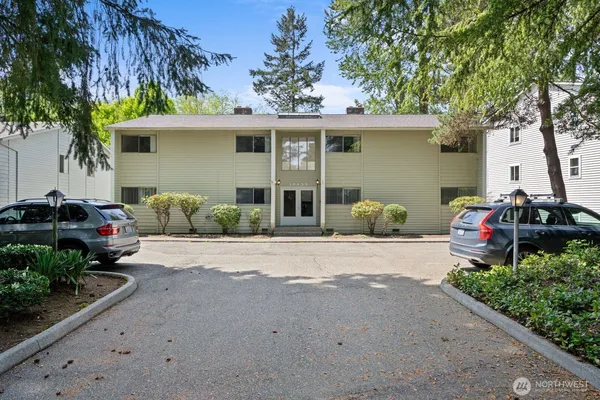 $1,350,000 | 19433 28th Avenue Northeast, Lake Forest Park, WA 98155